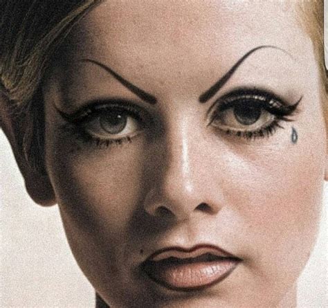 The technique of getting Chola eyebrows is to hide the original or natural eyebrows and then design with the makeup another one on them. The trend, according to researchers, dates …